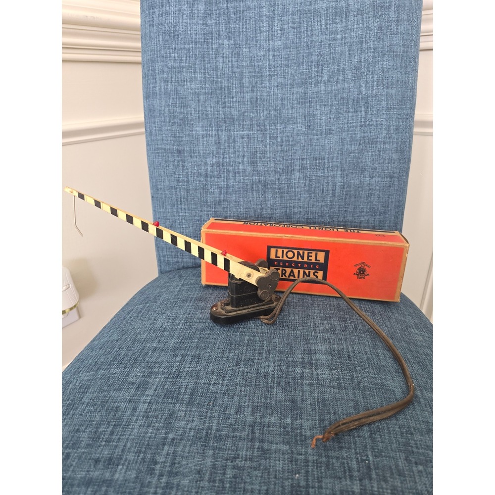 Vintage Lionel No 252 Automatic Crossing Gate O Gauge Train Accessory with Box